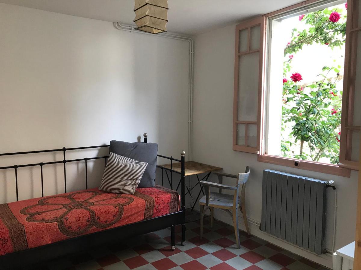 Deux Pieces Rez-De-Jardin Apartment Avignon